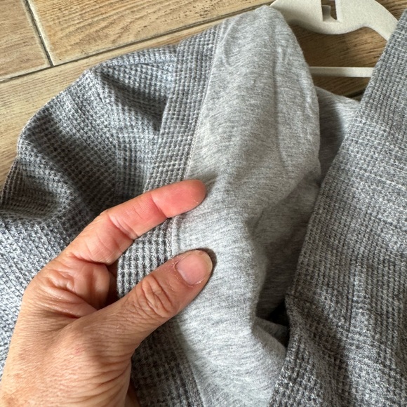 Splendid long sleeve wrap w/hood - Picture 6 of 7